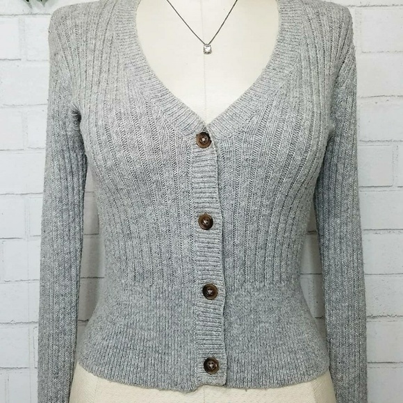 FREE Crop Sweater Cardigan - Picture 3 of 5